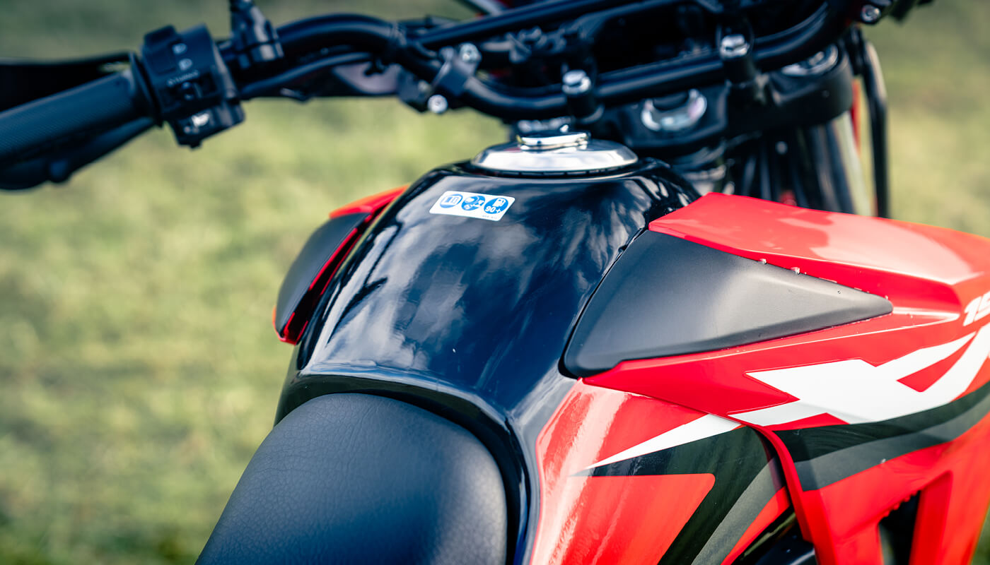 Farm_2-Wheel_Hub_08_Large_Fuel_Tank