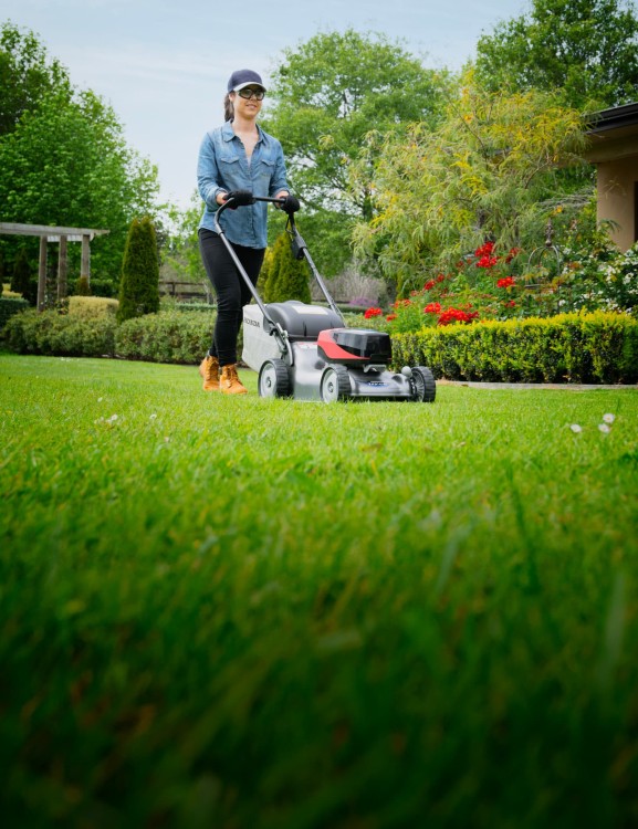 IZY-ON™ HRG416 hrg416-mower-product-page-hero-mobile-1600x2080-min
