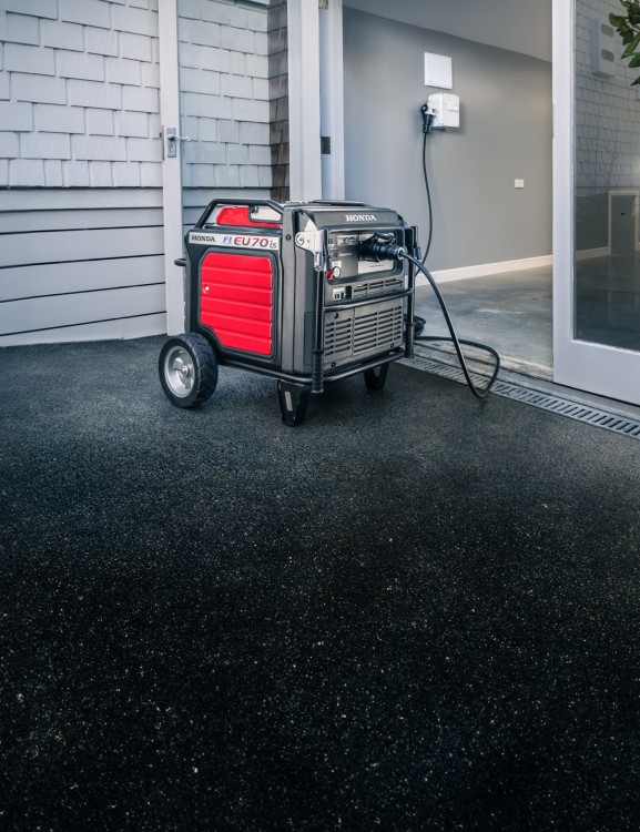 eu70is-32-amp-product-page-hero-mobile-1600x2080-min